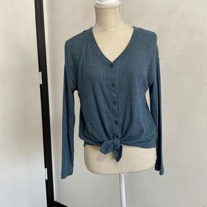 XS SO button up sweater cardigan. Never worn. Beautiful color blue.